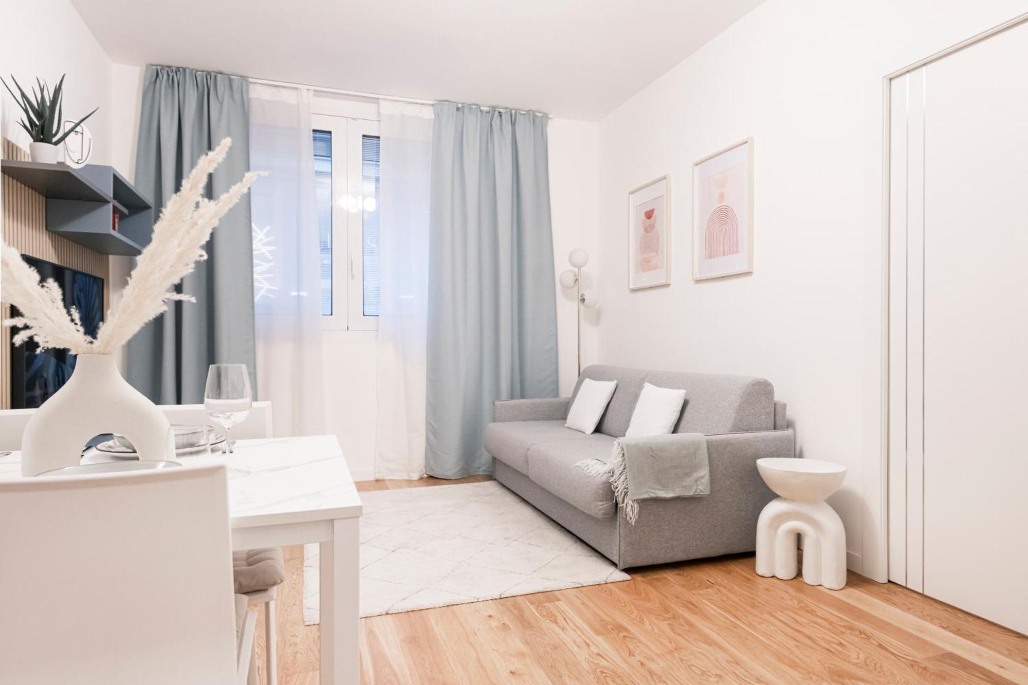 Ferienwohnung Easylife - Design And Relax In The Heart Of Mailand Exterior foto