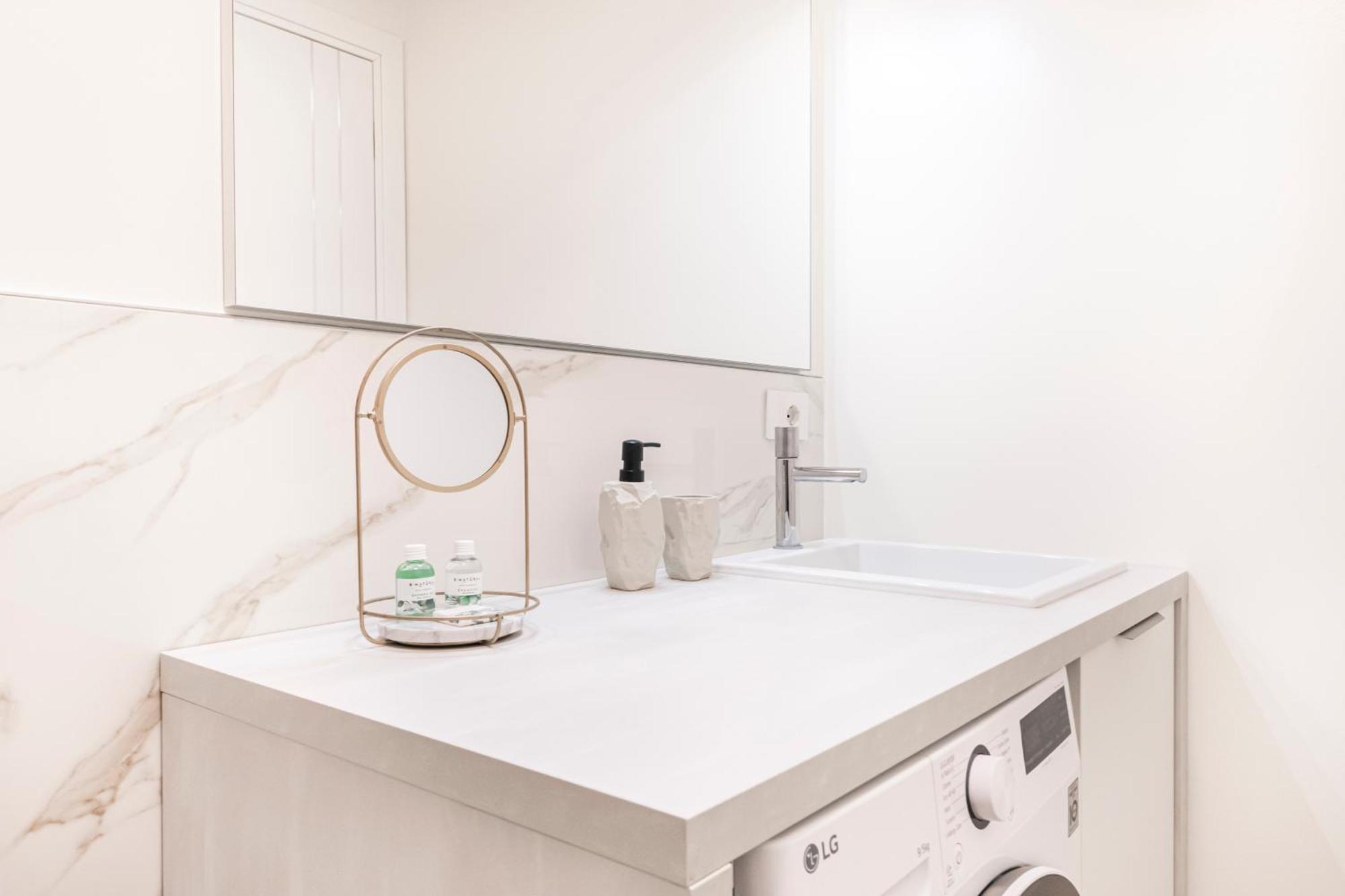Ferienwohnung Easylife - Design And Relax In The Heart Of Mailand Exterior foto